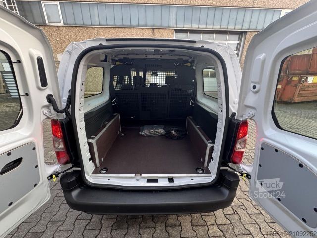 Furgon blaszak FIAT E-Doblo Multicab