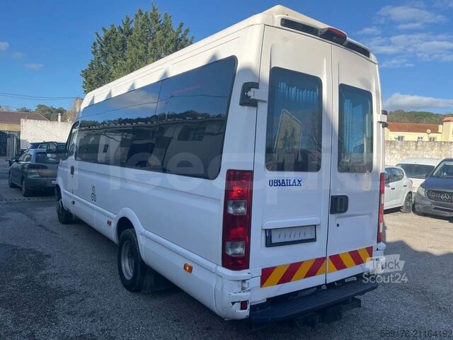 Autobus międzymiastowy IVECO Daily