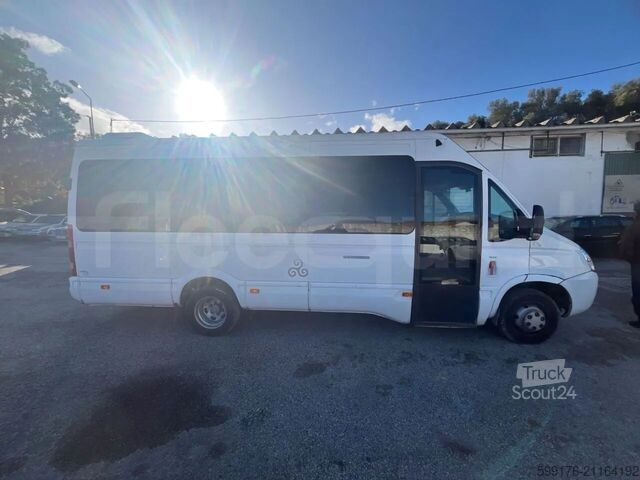 Autobus międzymiastowy IVECO Daily