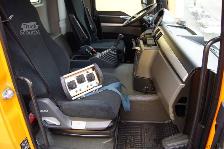 Trójstronna wywrotka MAN TGS 18.320 BL 4x4 / ATLAS 75.2 / MEILLER / Winterdienst