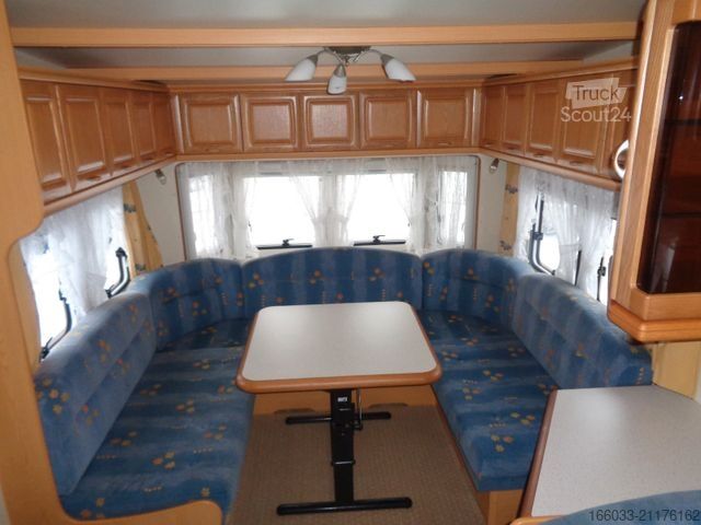 Wohnwagen HOBBY Landhaus 720 UML *Vorzelt*