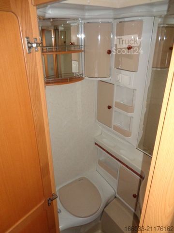 Wohnwagen HOBBY Landhaus 720 UML *Vorzelt*