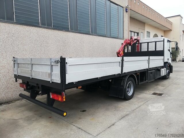 Teherautó daruval és fix ággyal Iveco 120E18
