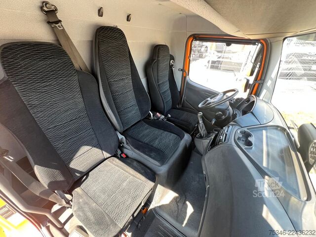 Персонализиран ван MERCEDES-BENZ Atego 821 L Pritsche6,10m/3 Sitze/Nur 70 tkm/Top