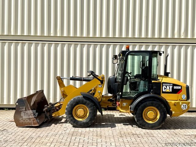 Pala gommata CATERPILLAR 906M / 2017 BJ / Schaufel + Gabel
