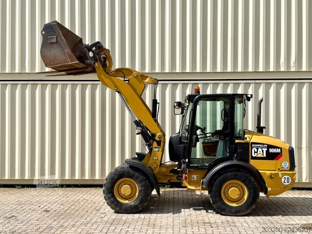 Pala gommata CATERPILLAR 906M / 2017 BJ / Schaufel + Gabel