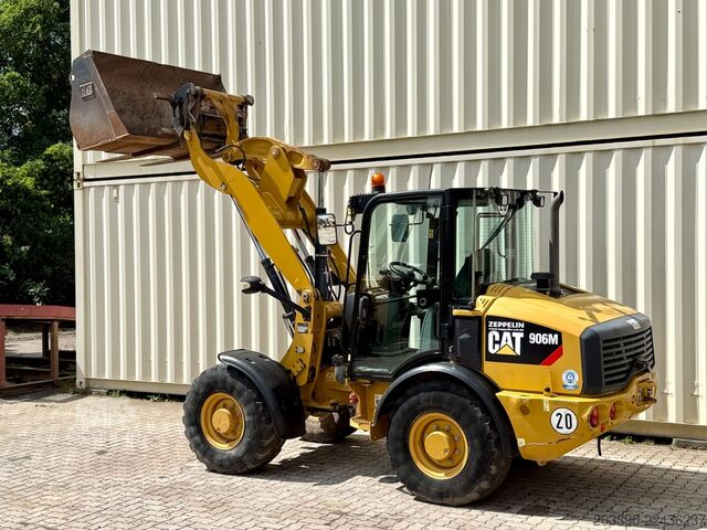 Pala gommata CATERPILLAR 906M / 2017 BJ / Schaufel + Gabel