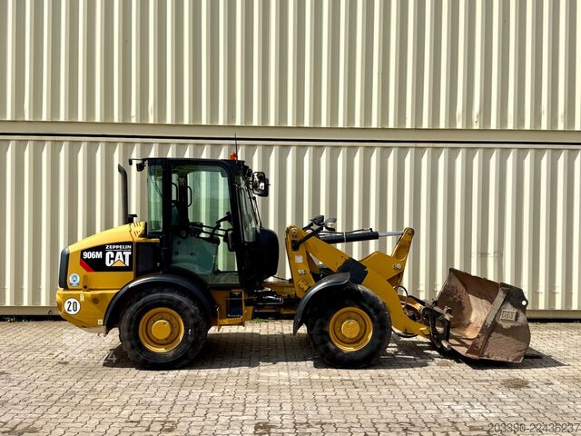 Pala gommata CATERPILLAR 906M / 2017 BJ / Schaufel + Gabel