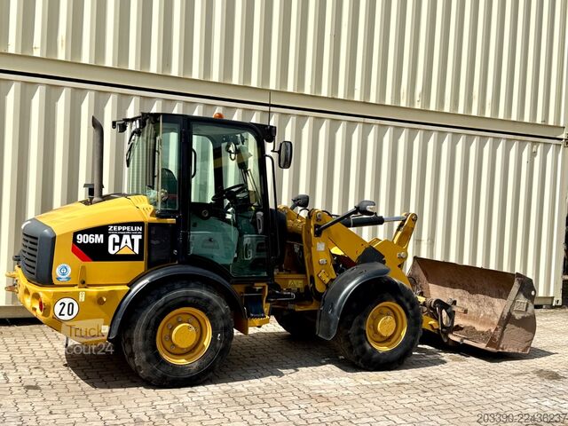 Pala gommata CATERPILLAR 906M / 2017 BJ / Schaufel + Gabel