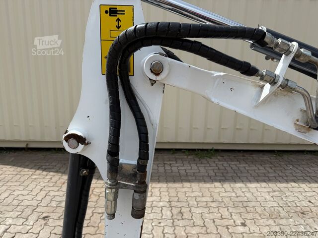 Minikoparka BOBCAT E17 / 2023 BJ / 4 x Löffel / 744 H