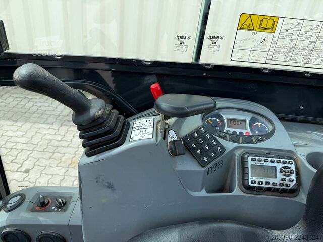 Minikoparka BOBCAT E17 / 2023 BJ / 4 x Löffel / 744 H