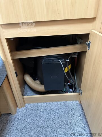 Avtodom z nadgradnjo (alkoven) Dethleffs Alkoven