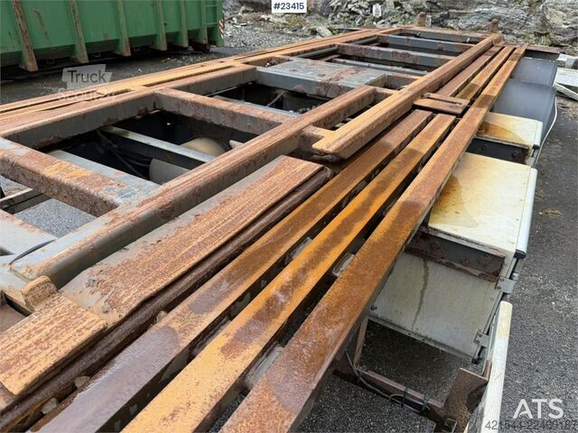 Gantry-varsijärjestelmä Kaupe 3 akslet hook trailer with tipper for sale as a re