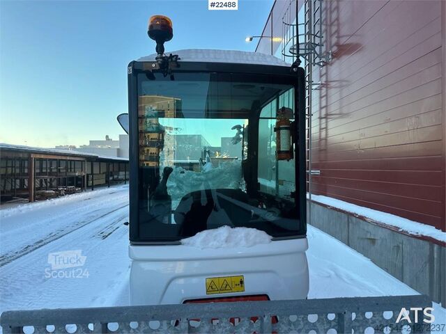 Mini excavator Bobcat E19 mini excavator w/ trailer, digging bucket, san