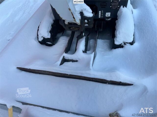 Mini excavator Bobcat E19 mini excavator w/ trailer, digging bucket, san