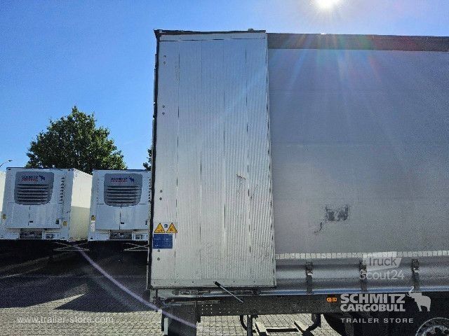 Avoin puoliperävaunu pressulla Schmitz Cargobull Curtainsider Standard Getränke