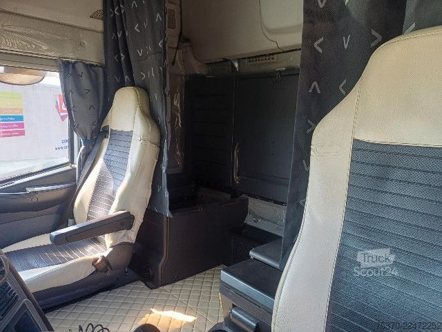 Standardowy ciągnik siodłowy IVECO STRALIS AS440S50T/P