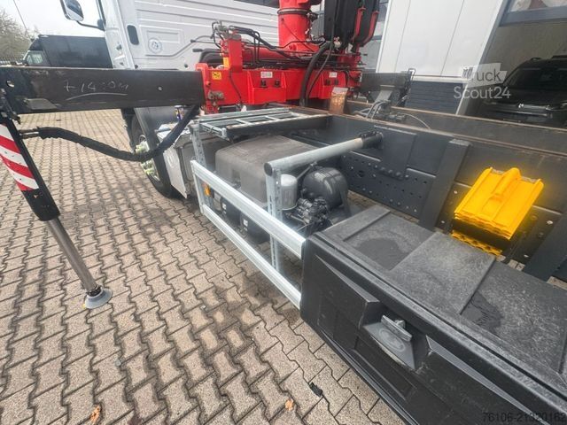 Kipper LKW MERCEDES-BENZ Axor 2633 Kipper mit Kran Fassi F135