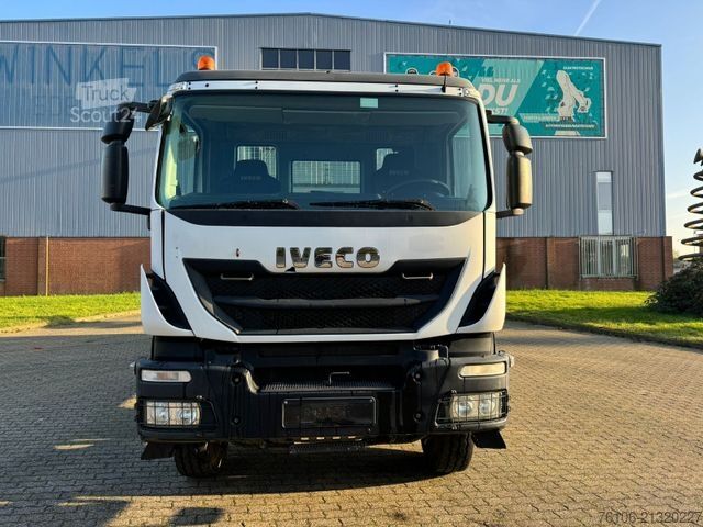 Grua montada em camião IVECO Trakker AD 260 Fassi F135a