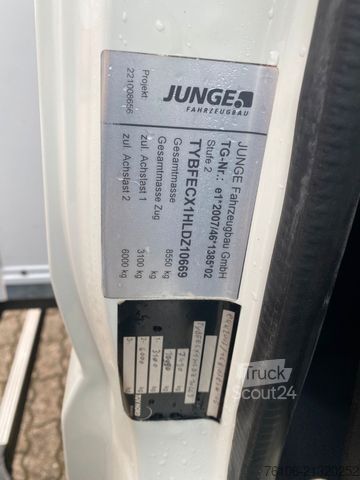 Camião de caixa fechada FUSO Canter 9C18 Koffer mit Ladebordwand