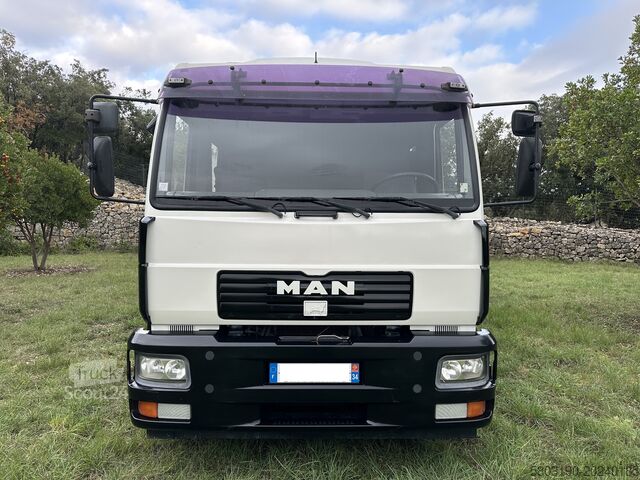 Autocarro per camper MAN LE 15.220
