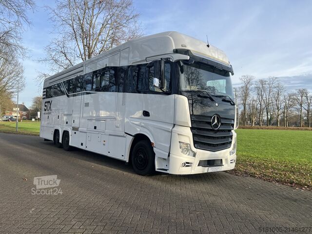 Camping-car Mercedes Actros STX, avec garage à voiture Mercedes Actros STX Motorhome Mercedes Actros, met auto ...