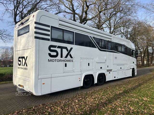 Camping-car Mercedes Actros STX, avec garage à voiture Mercedes Actros STX Motorhome Mercedes Actros, met auto ...
