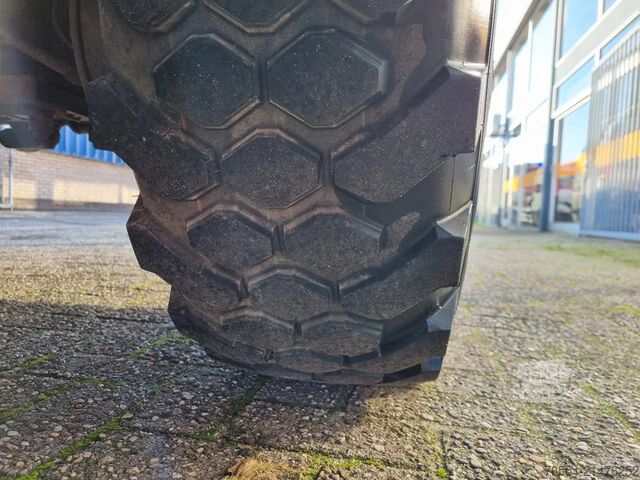 Véhicule de lutte contre les incendies Iveco Magirus EUROFIRE/ 95E18 4x4 FIRETRUCK / EXPEDIT...