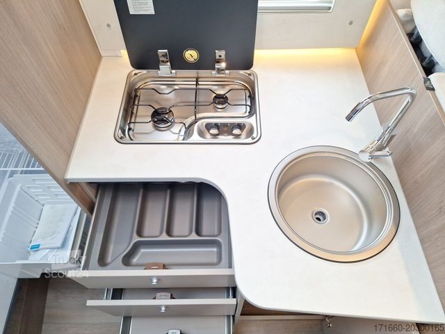 Half-integraal camper CARADO T 328 Hubbett