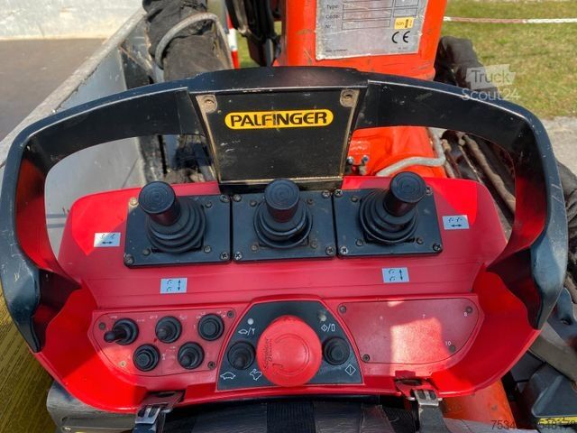 Furgone con gru montata su autocarro MITSUBISHI Canter/Prit./Kran Palfinger 13 m/Funk/NL 2,6 to