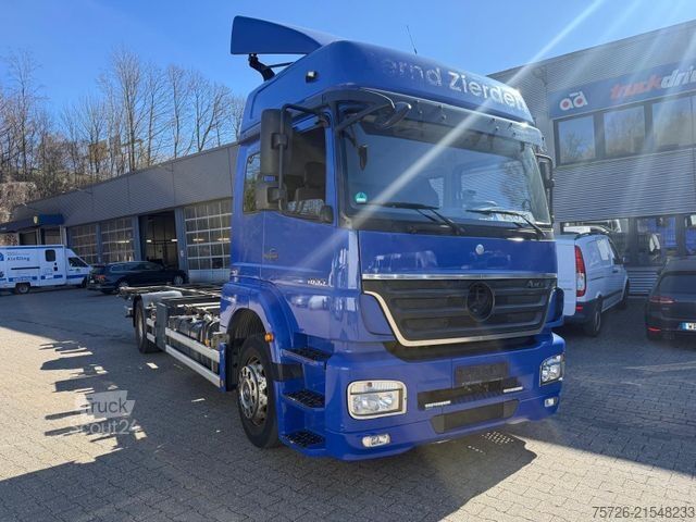 Nákladné vozidlo s výmennou nadstavbou MERCEDES-BENZ 1833 Axor, 7 Sitzplätze, 1. Hand, erst 228 Tkm