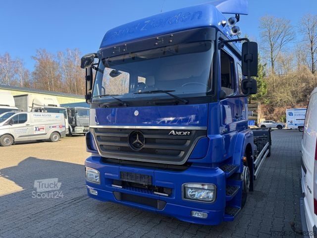 Nákladné vozidlo s výmennou nadstavbou MERCEDES-BENZ 1833 Axor, 7 Sitzplätze, 1. Hand, erst 228 Tkm