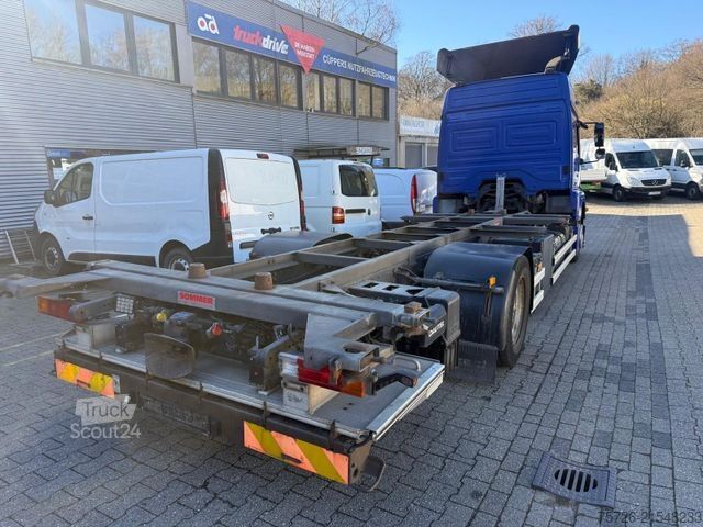 Nákladné vozidlo s výmennou nadstavbou MERCEDES-BENZ 1833 Axor, 7 Sitzplätze, 1. Hand, erst 228 Tkm