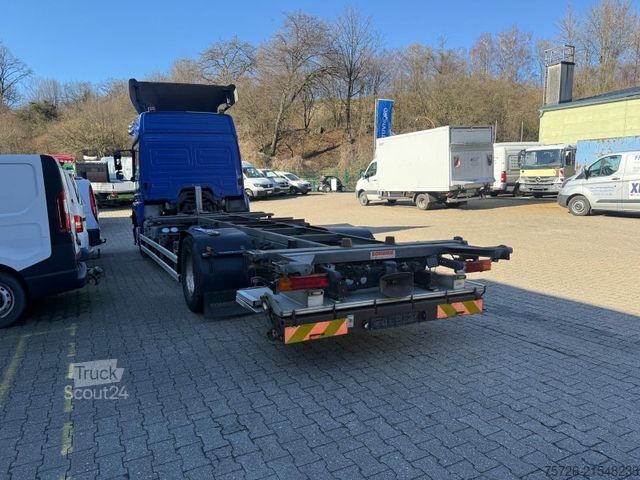 Nákladné vozidlo s výmennou nadstavbou MERCEDES-BENZ 1833 Axor, 7 Sitzplätze, 1. Hand, erst 228 Tkm