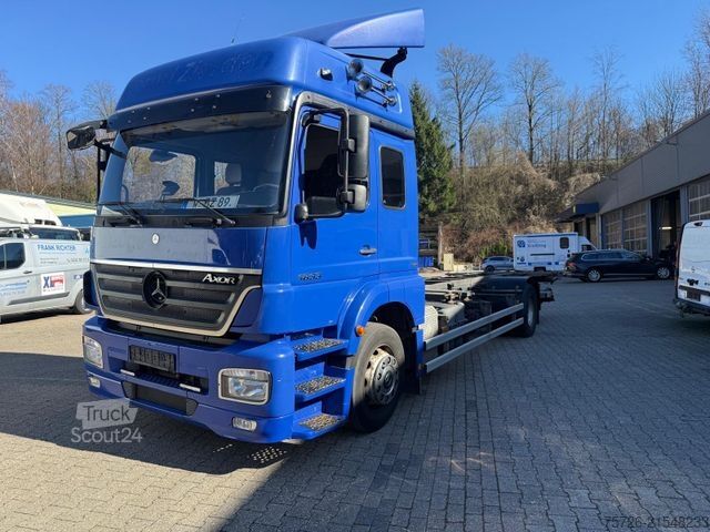 Nákladné vozidlo s výmennou nadstavbou MERCEDES-BENZ 1833 Axor, 7 Sitzplätze, 1. Hand, erst 228 Tkm