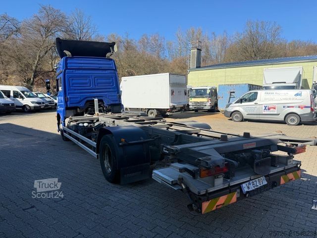 Nákladné vozidlo s výmennou nadstavbou MERCEDES-BENZ 1833 Axor, 7 Sitzplätze, 1. Hand, erst 228 Tkm