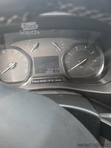 цельнометаллический фургон с длинной колёсной базой Peugeot Kastenwagen Expert  EZ 07/2020, 199.000 km Automatik
