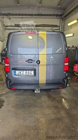 цельнометаллический фургон с длинной колёсной базой Peugeot Kastenwagen Expert  EZ 07/2020, 199.000 km Automatik