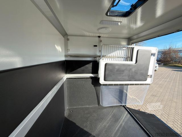 Przyczepa do przewozu bydła RENAULT Master STX  Haras AUTOM. NEW MODEL 2025