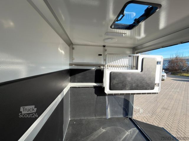 Przyczepa do przewozu bydła RENAULT Master STX  Haras AUTOM. NEW MODEL 2025