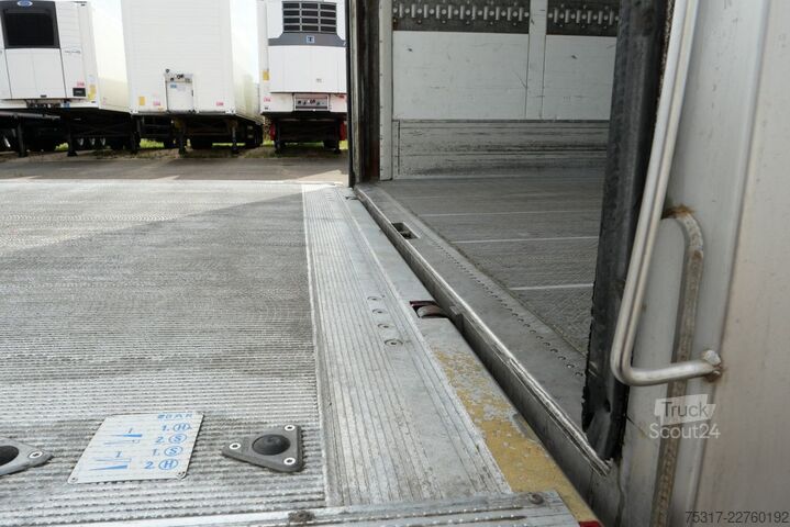 Semiremorcă frigorifică SCHMITZ CARGOBULL SKO 18 /CITY/LBW 2000 kg /CARRIER HE 19/LENKACHS