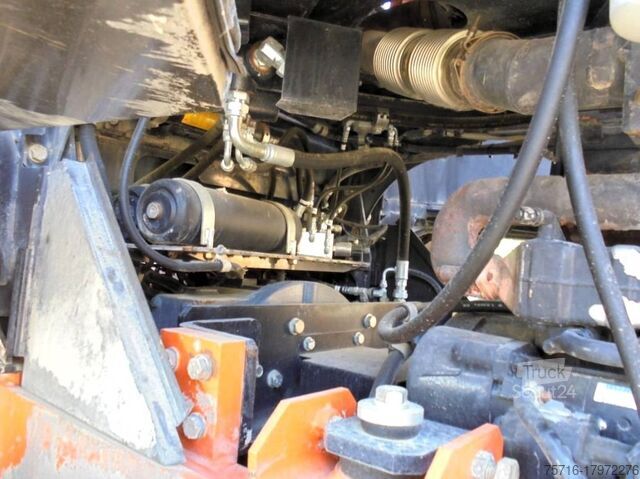 Nakladalec na kolesih Hitachi ZW 310-6