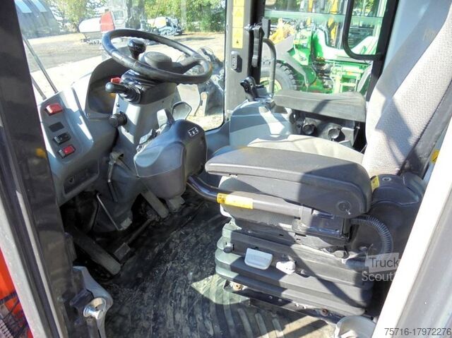 Nakladalec na kolesih Hitachi ZW 310-6