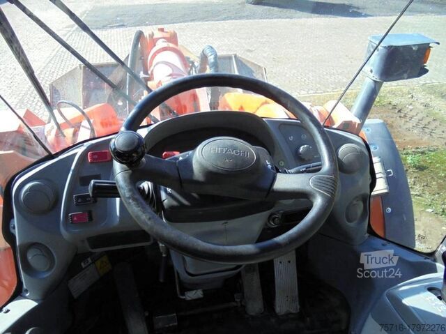 Nakladalec na kolesih Hitachi ZW 310-6