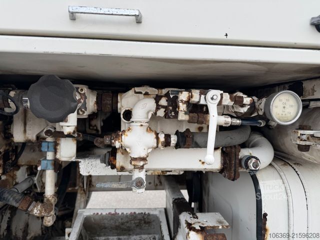 Vacuum tank truck MAN 35.464 8x8 Hvidtved Larsen 9000 L Kanalreiniger