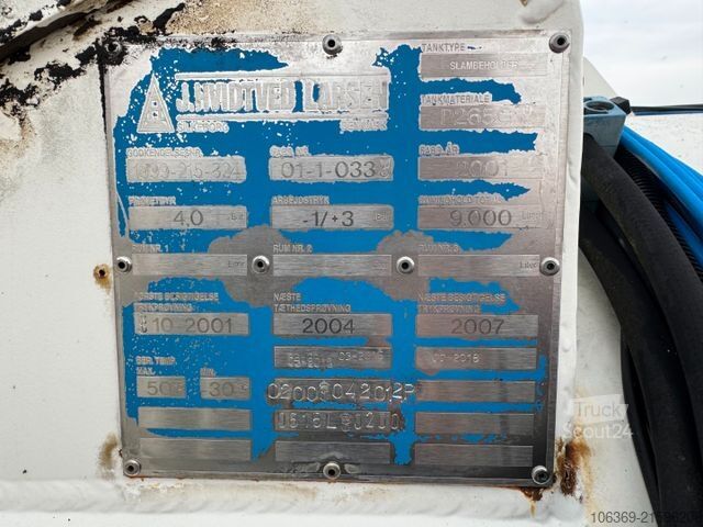 Vacuum tank truck MAN 35.464 8x8 Hvidtved Larsen 9000 L Kanalreiniger