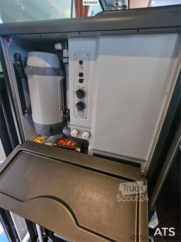 Setra S516HD-linja-auto – 49 + 1 + 1 istuinta – 313 000 km Setra S516HD Coach – 49 + 1 + 1 seats – 313,000 km