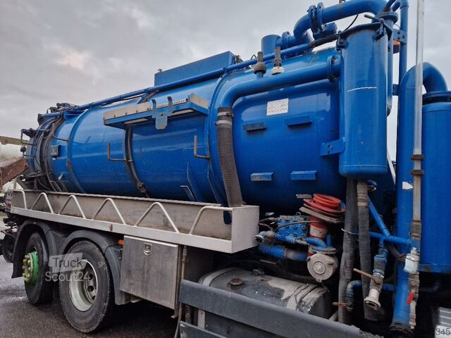 Saugfahrzeug MAN TGA 26.360 6X2