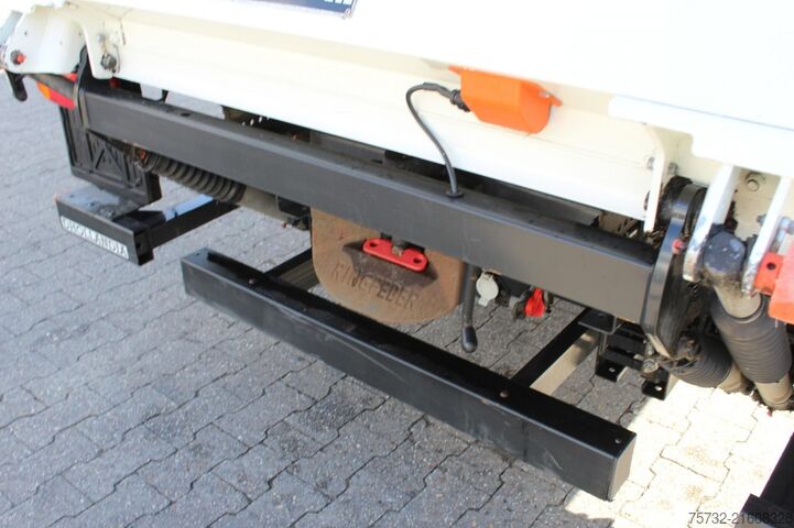 Dodávka s plachtovou bočnicou Daf LF 210 Pritscheplane Bordwände ACC AHK 148 Tkm