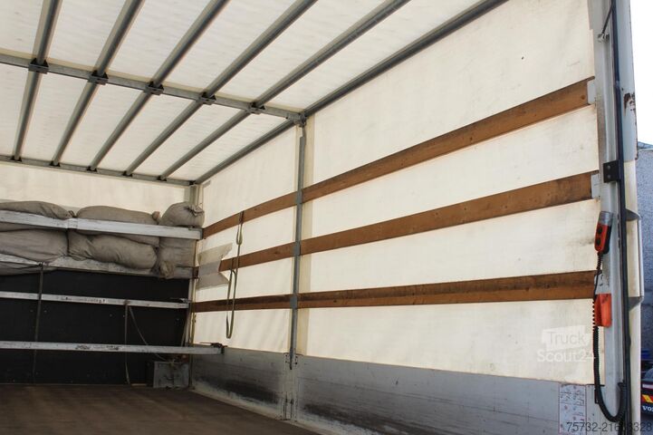 Dodávka s plachtovou bočnicou Daf LF 210 Pritscheplane Bordwände ACC AHK 148 Tkm